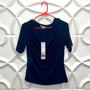 NEW L.I.F.E black ruched top S.    OO
